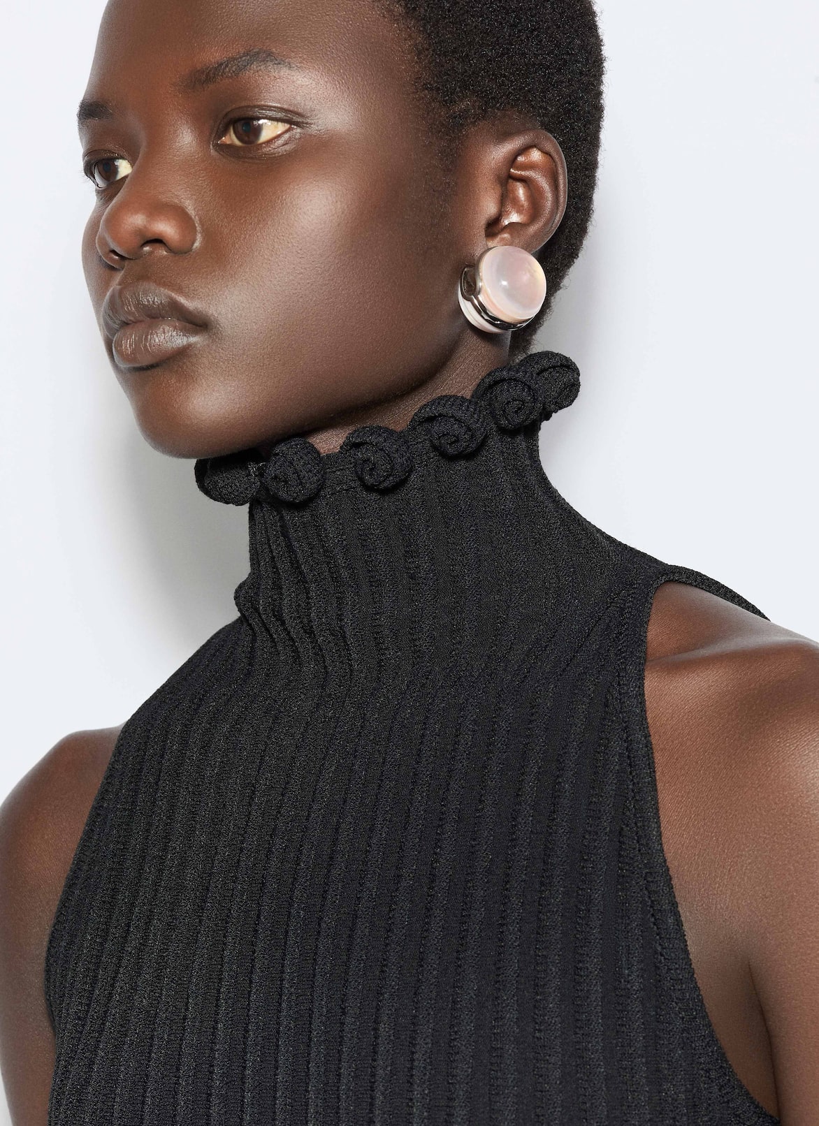 RIBBED KNIT CURLED HIGH NECK DRESS ALAÏA BLACK RIBBED KNIT CURLED HIGH NECK DRESS